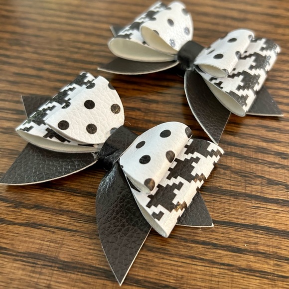 SOLD•Shoe Clips - Picture 3 of 4